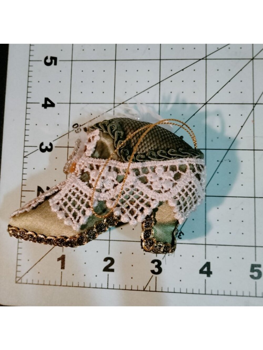 Victorian Style Shoe Ornament Lace Feather Pearl Jeweled Green Gold - Picture 6 of 11